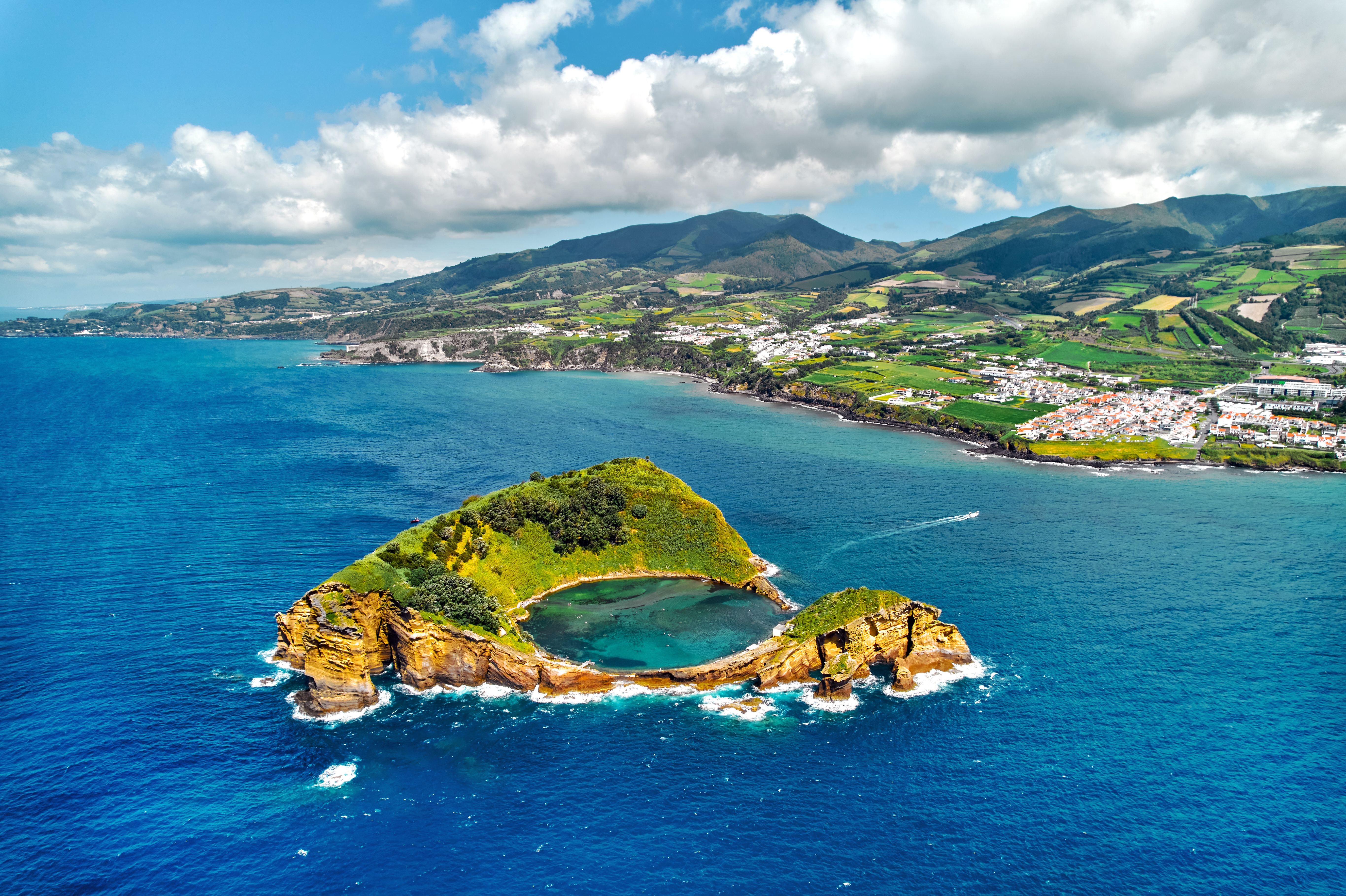 Wanderlust Wonders: 10 Picture-Perfect Places for Your Next Vacation-11