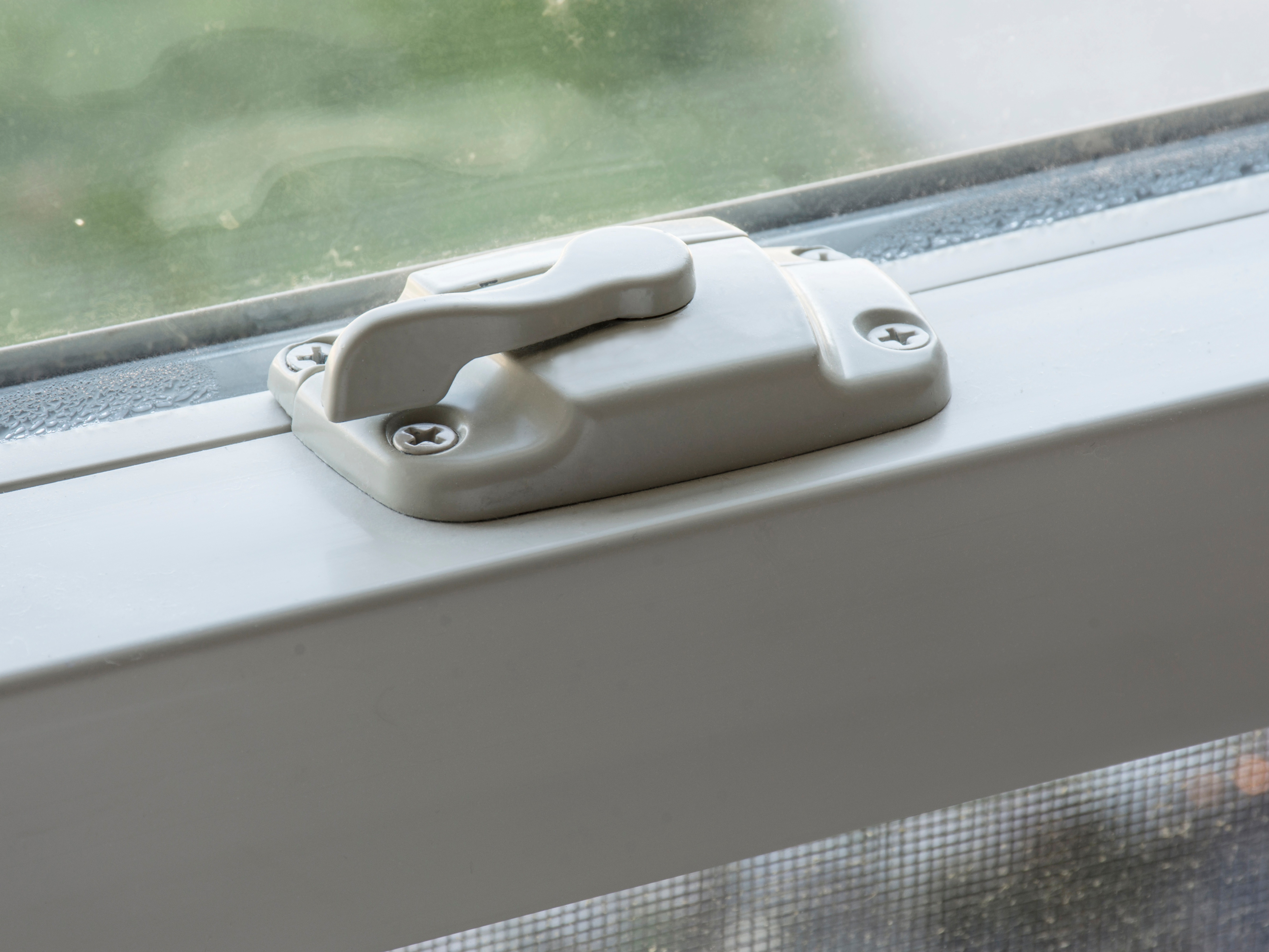 10 Things Smart Homeowners Do Before Going on Vacation-10
