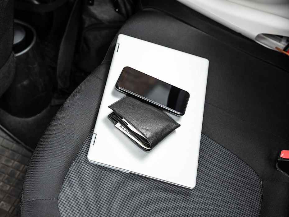 10 Things You Should Never Leave in Your Car-2