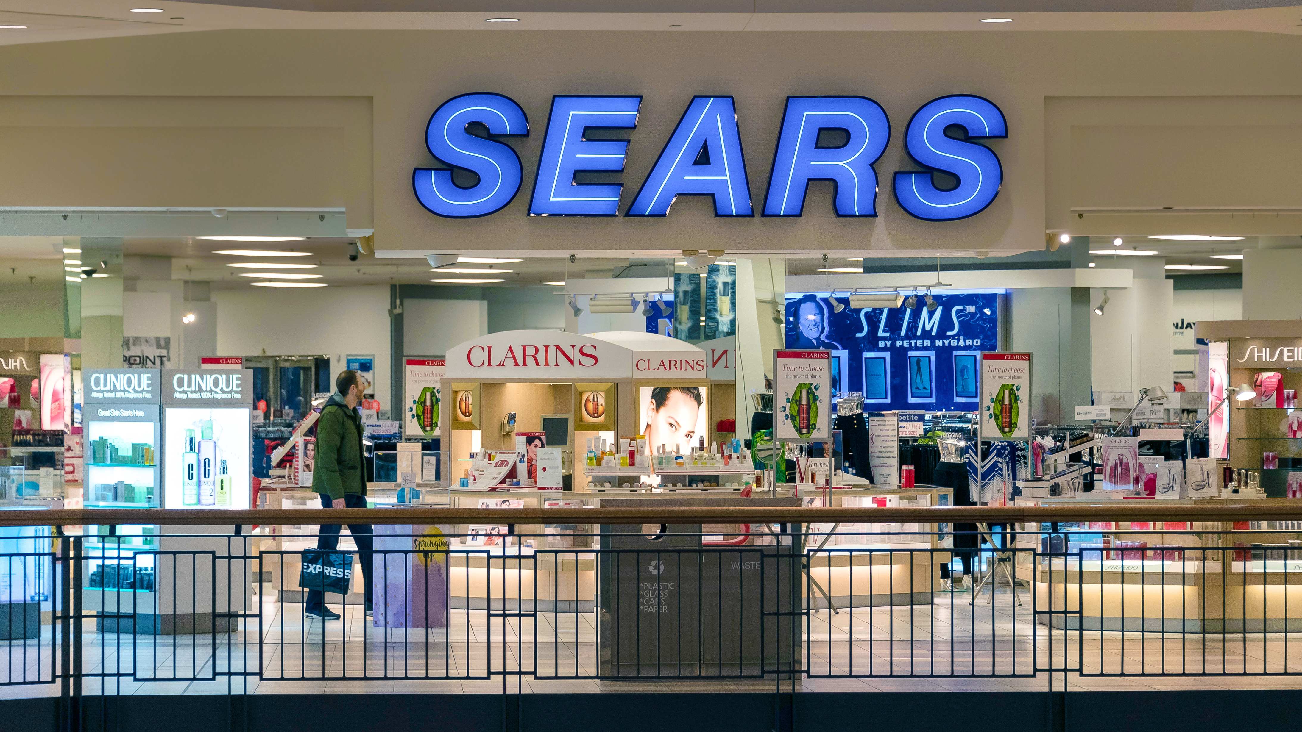 12 Popular Retail Stores That Went Bankrupt-7