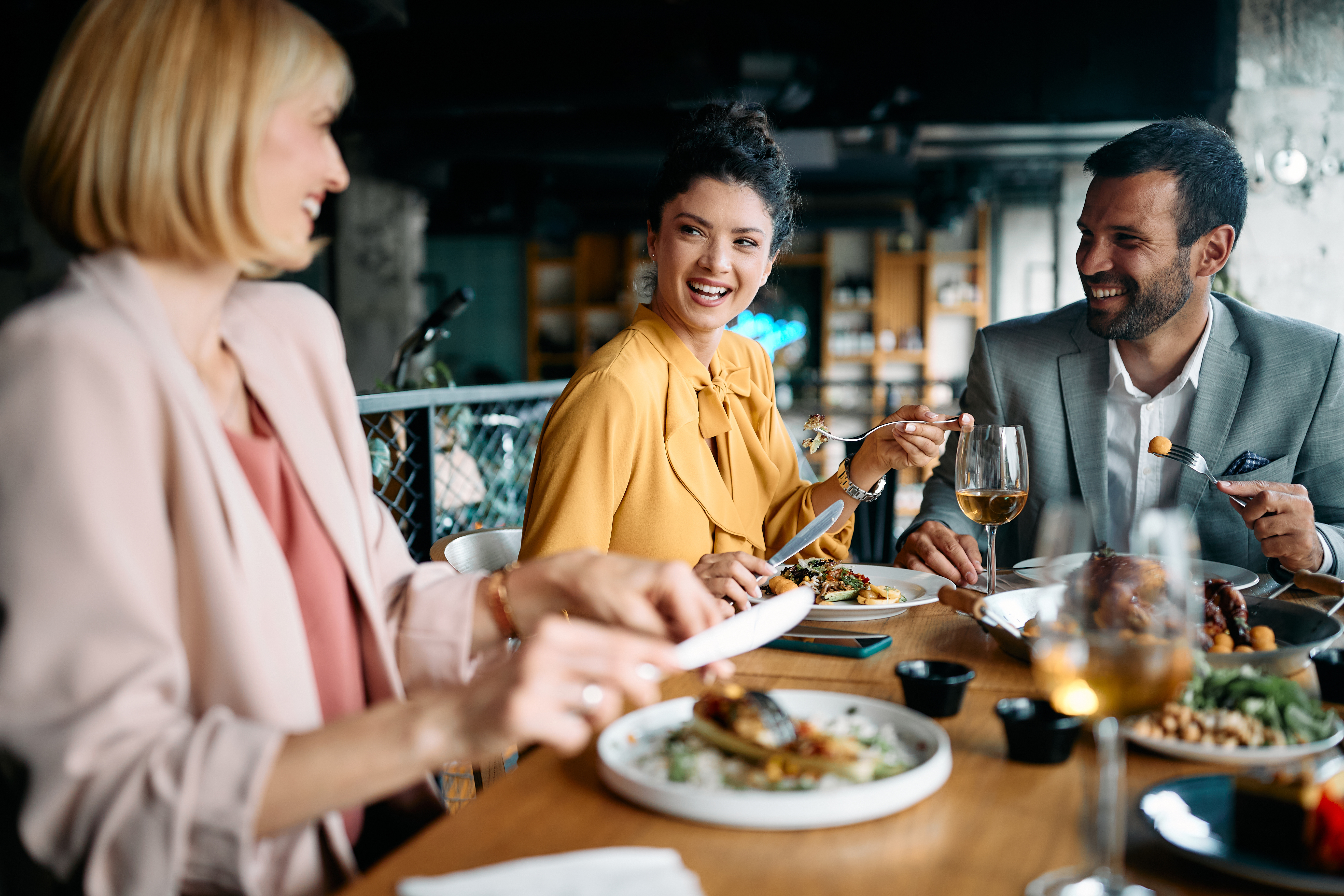 20 Ways to Save Money While Eating at a Restaurant -3