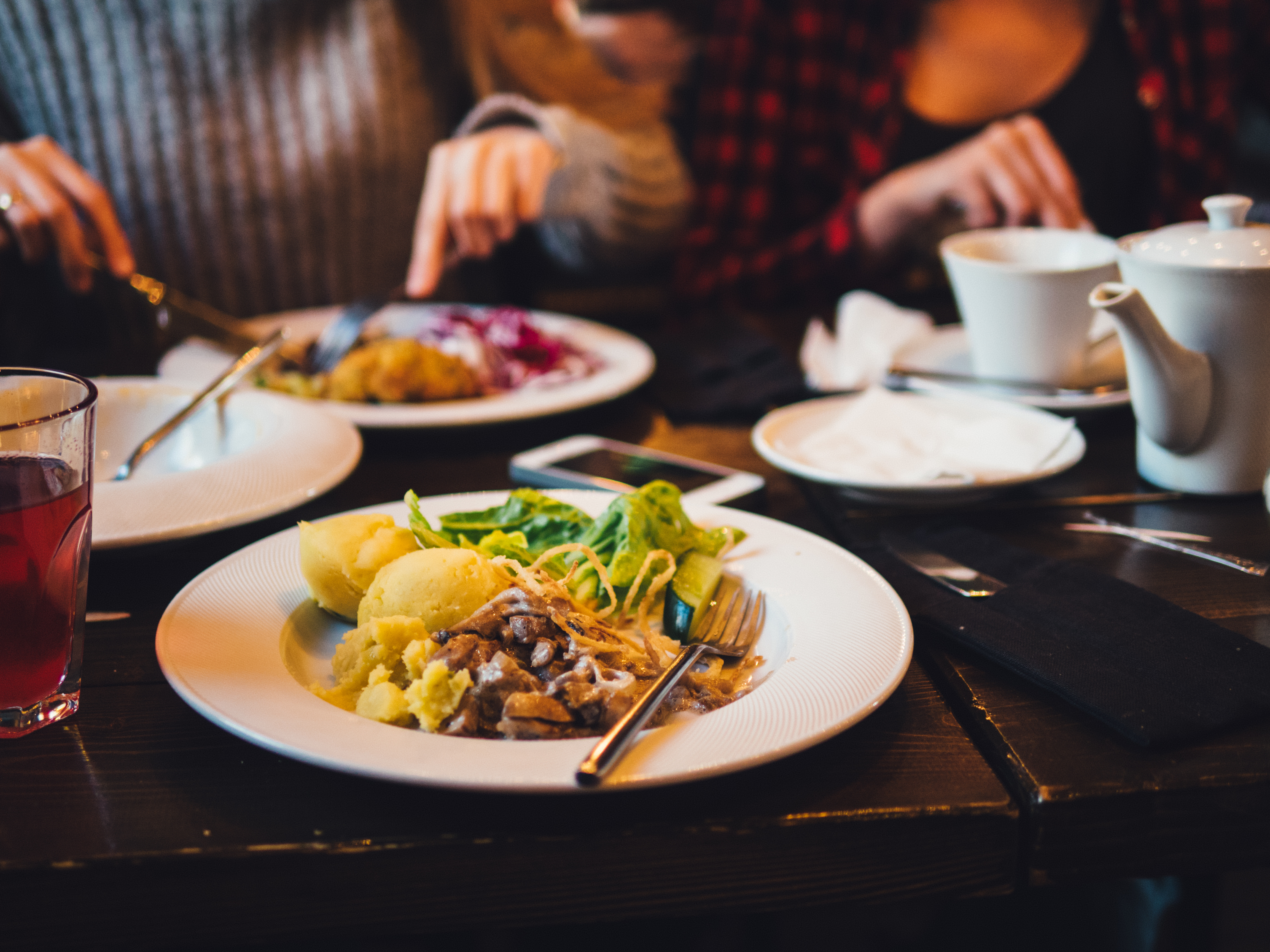 20 Ways to Save Money While Eating at a Restaurant -4
