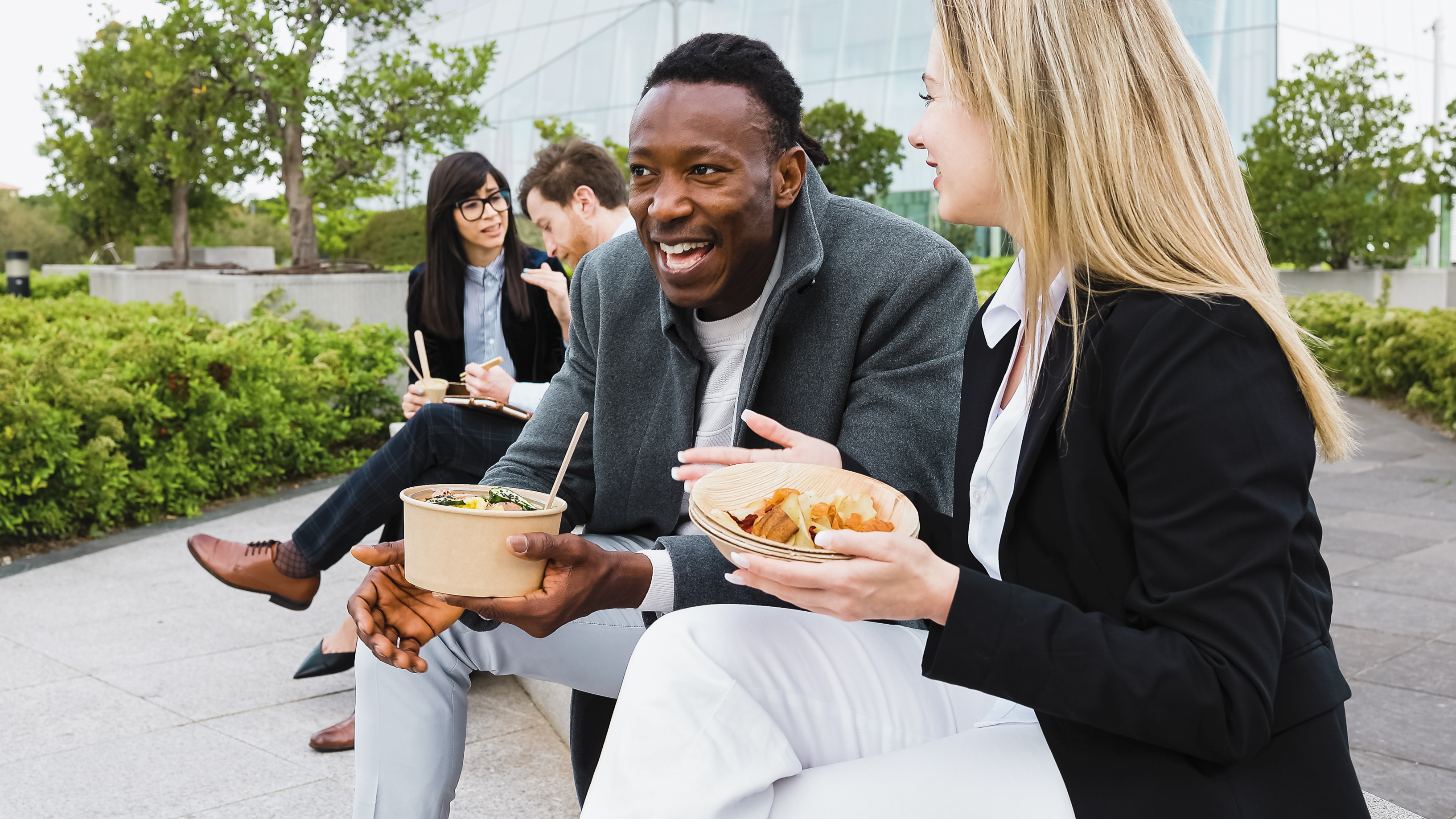 20 Ways to Save Money While Eating at a Restaurant -1