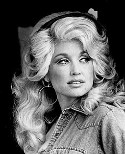 14 Ways Dolly Parton Gives Back-5