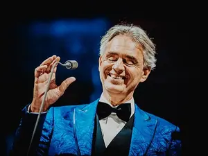 Andrea Bocelli Serenades Trump in the Oval Office