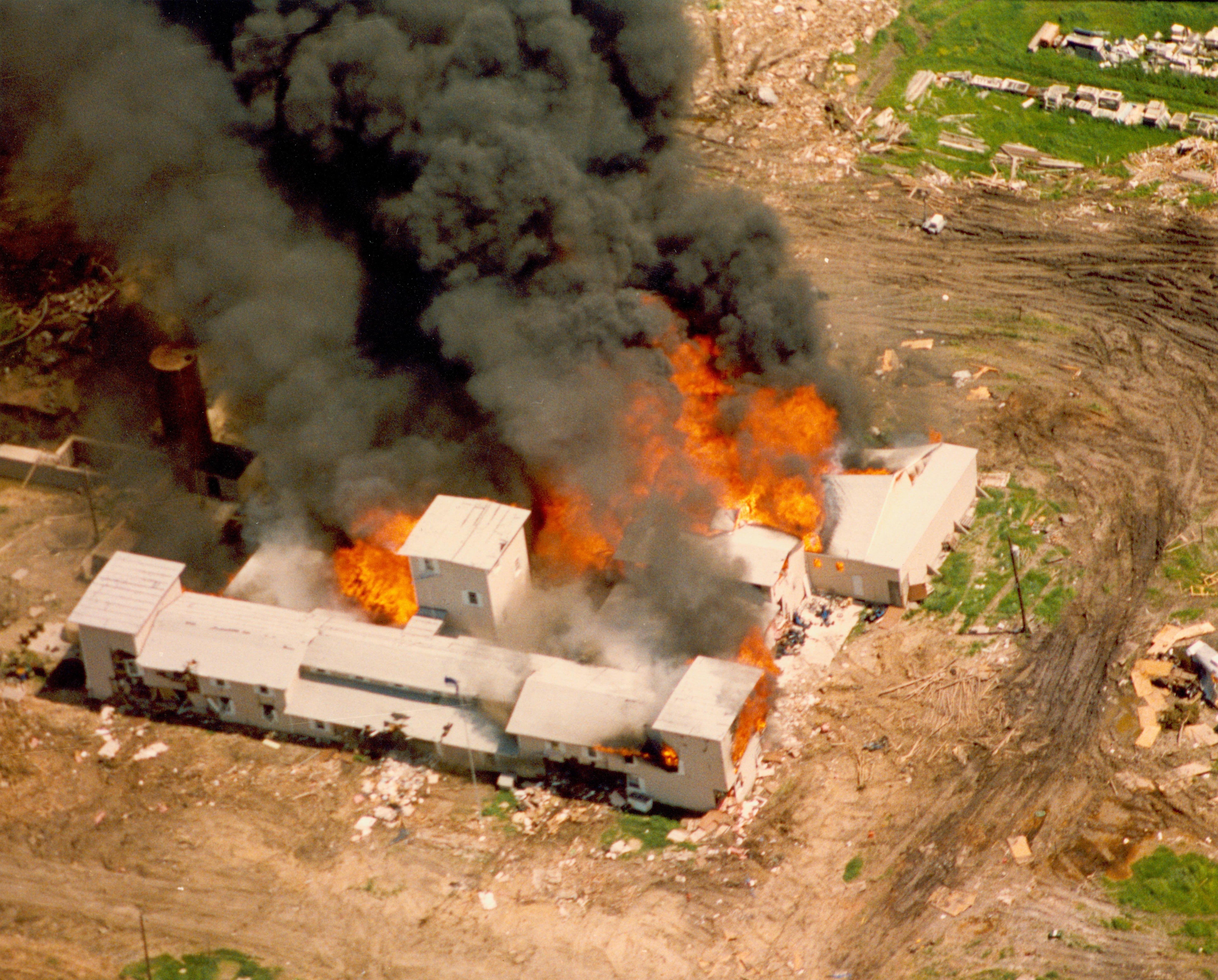 The Cult Behind the Waco Siege-5