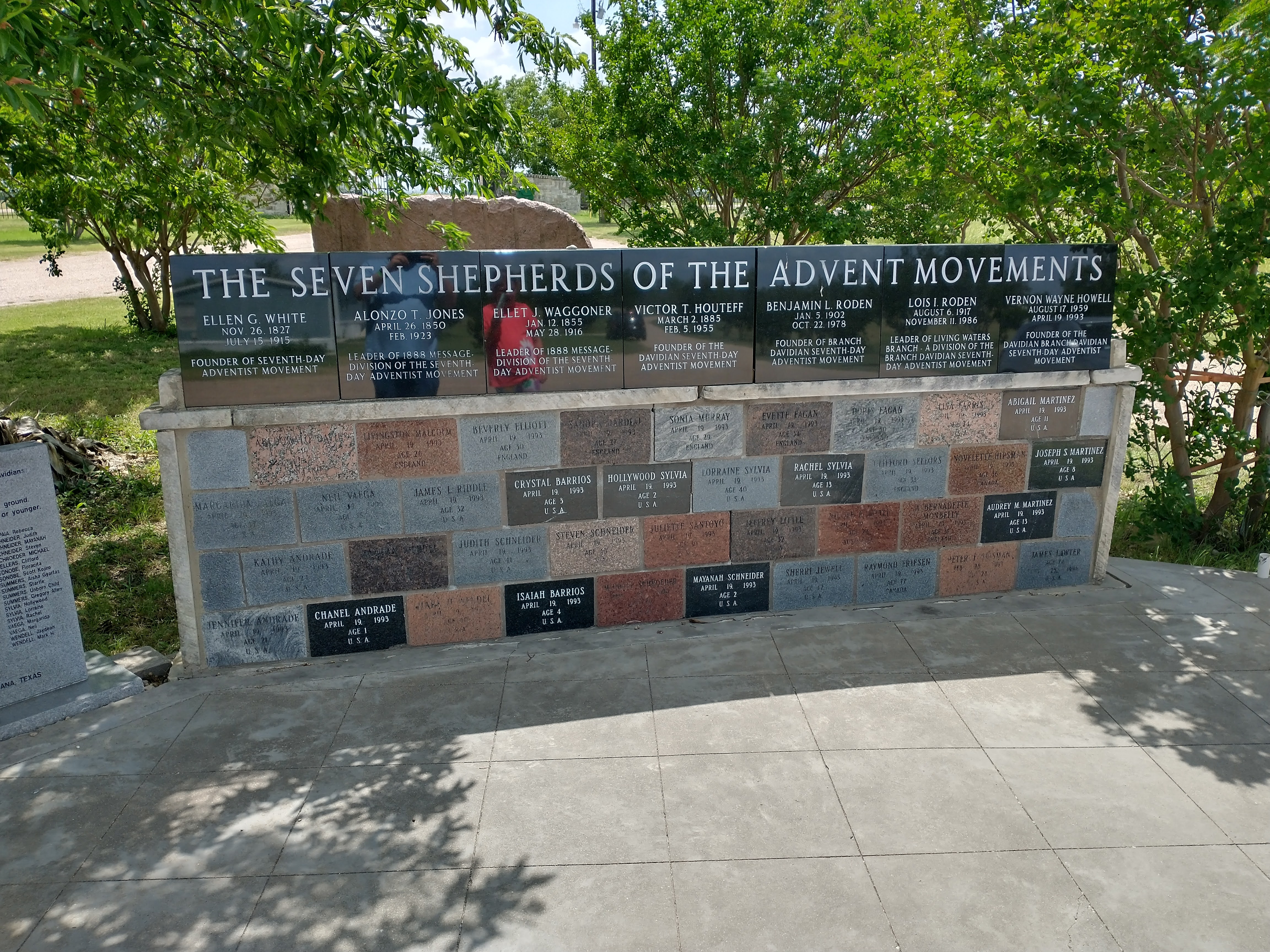 The Cult Behind the Waco Siege-6