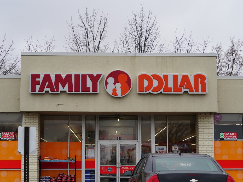 Dollar Tree vs. Dollar General: What's the Difference?-3