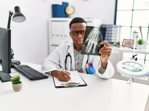 Fake Teen Doctor Now Sentenced for New Charges at 25