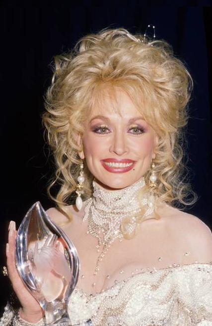 How Dolly Parton Became America-s Sweetheart-3