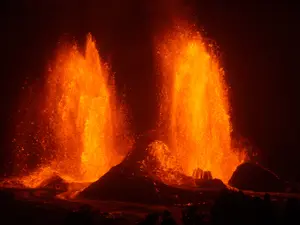 Man Falls 30 Feet Trying to View Kilauea Eruption