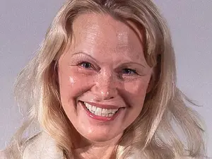 Pamela Anderson Goes Makeup-Free