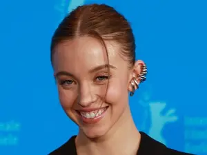 Sydney Sweeney Shows Off Her Curves on Red Carpet