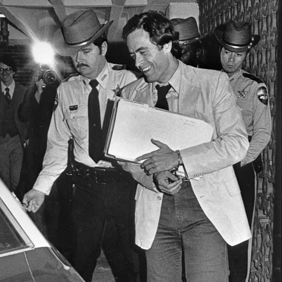 Ted Bundy's Girlfriend Asks: How Did I Not See It?-3