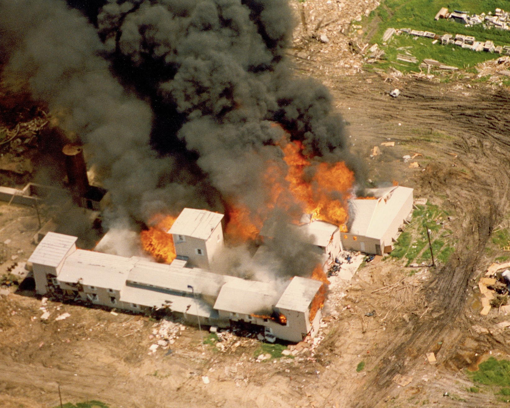 Waco's Legacy: The Real Story of the Branch Davidians' End-2