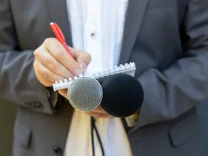 Thieves Rob Reporter While He's Reporting on Increasing Crime Rates