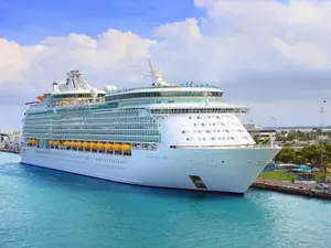 Drunken Cruise Dad Dies in Shipboard Detention