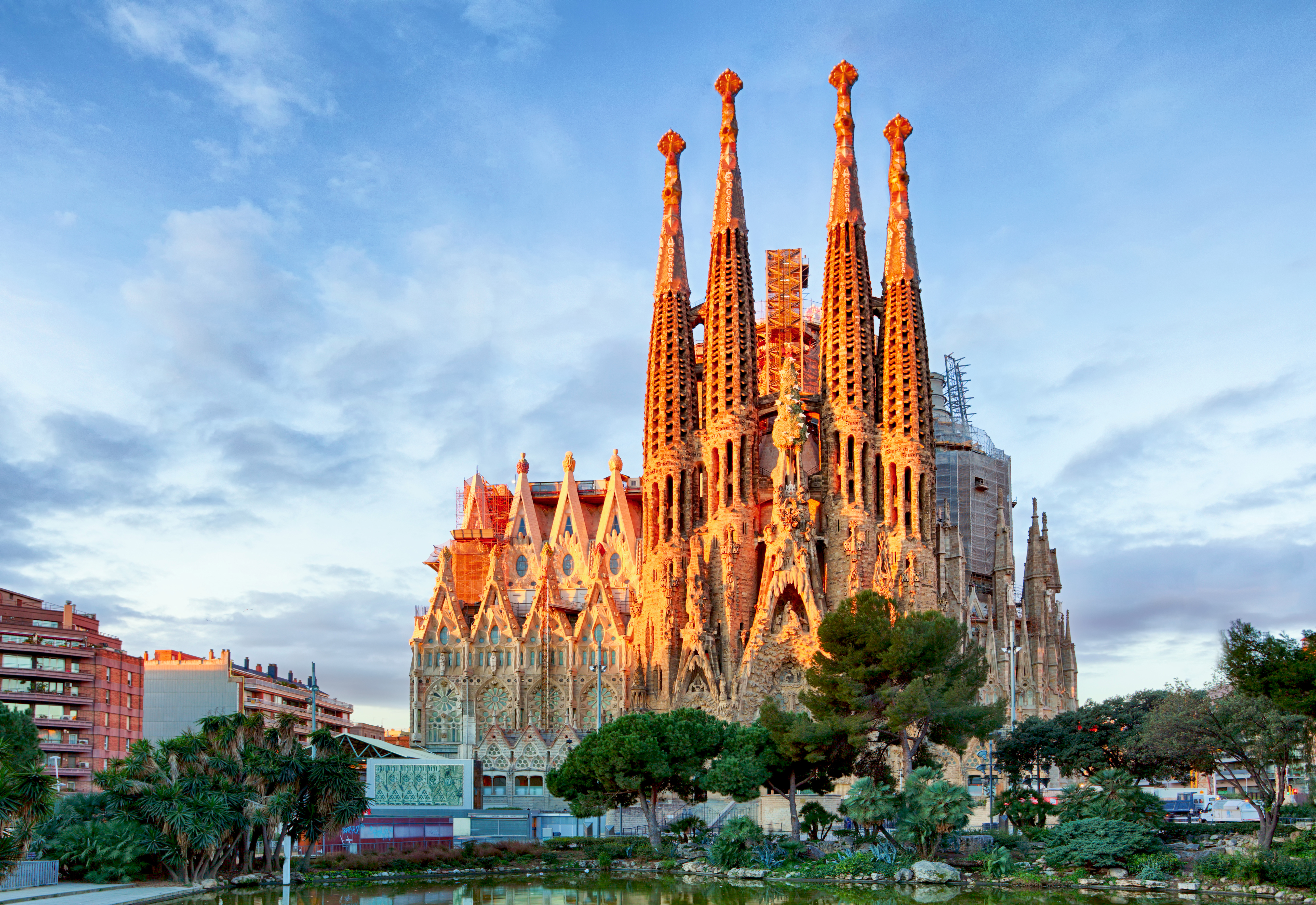 Why Are Americans Rushing to Buy Homes in Spain?-3