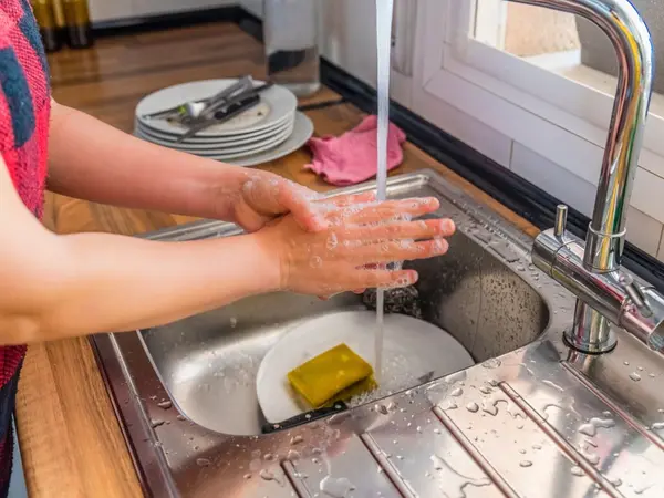 Why You Should Rethink Hand-Washing Dishes-5