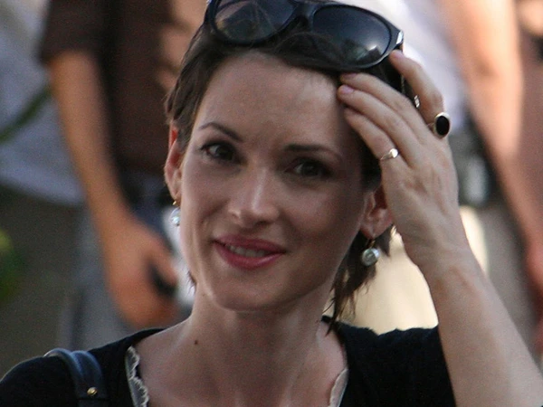 10 Celebrity Theft Scandals-9